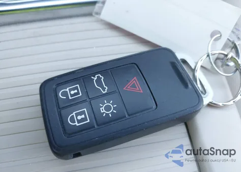 2018 Volvo Xc60 T5 Inscription z USA, uszkodzony, nr VIN YV4102RL4J1090887